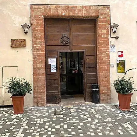 Palazzo Pierantoni Hostel *