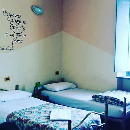 Хостел Palazzo Pierantoni Фолиньо