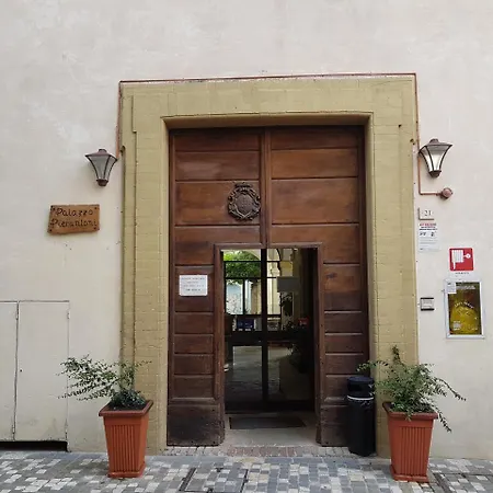 Palazzo Pierantoni * フォリーニョ