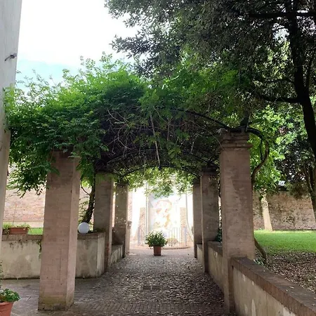 Palazzo Pierantoni ホステル *