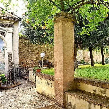 Palazzo Pierantoni Фолиньо