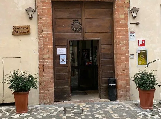 Palazzo Pierantoni Hostel *