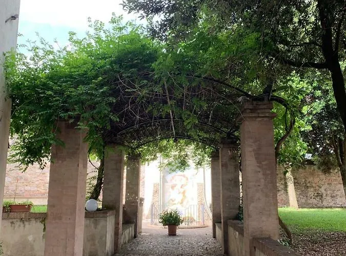 Palazzo Pierantoni Hostel *